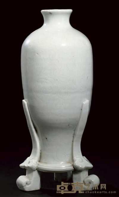 17th Century A blanc de chine baluster vase 